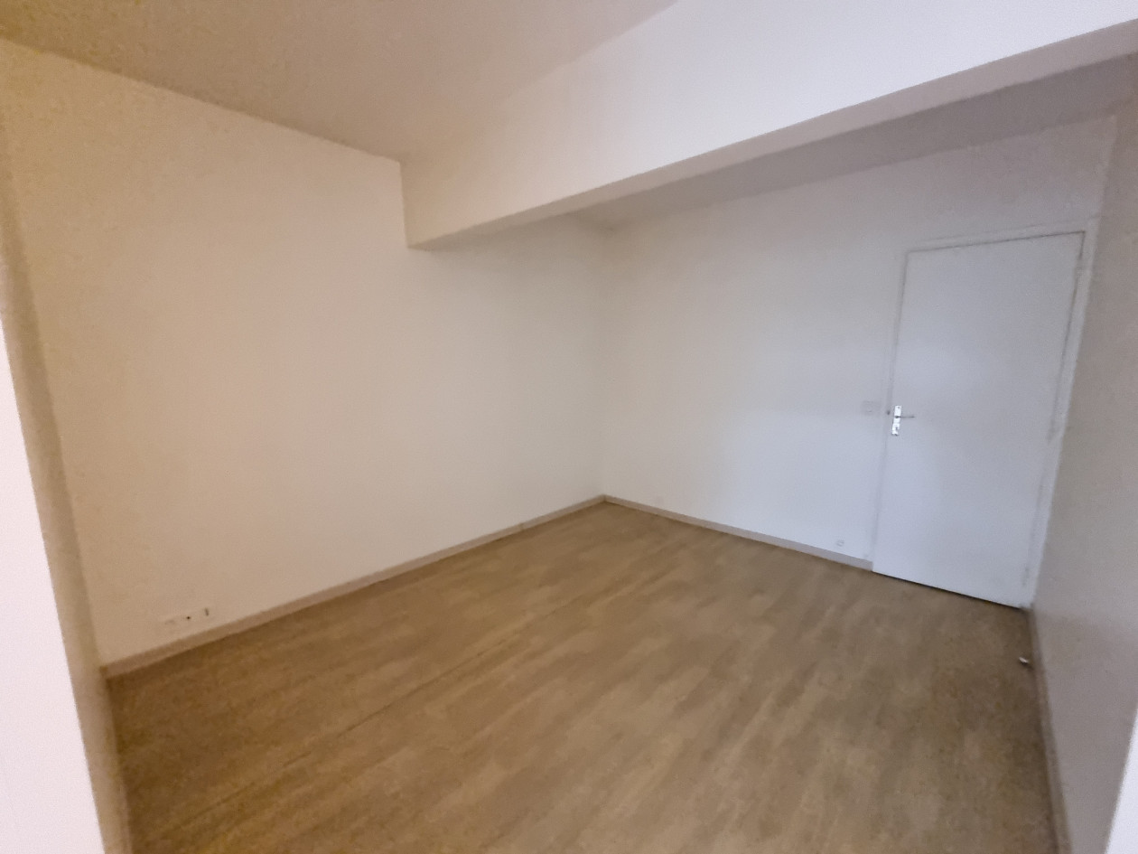 LOCAL PROFESSIONNEL - RUE LECOURBE