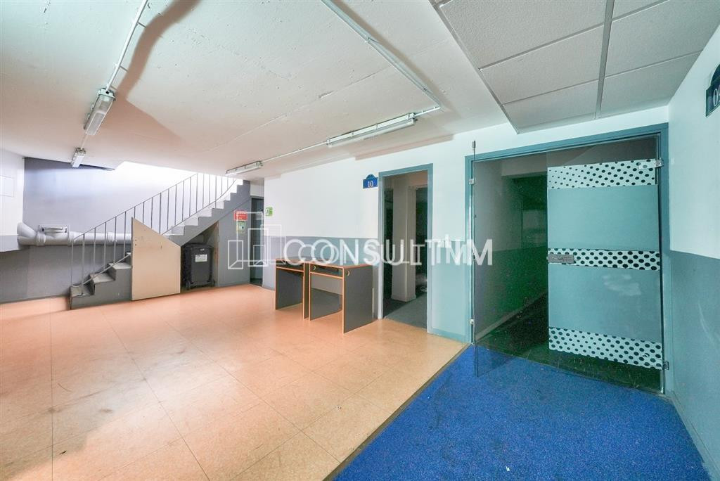 En exclusivité, à vendre, des locaux de 433 m² carrez + parkings