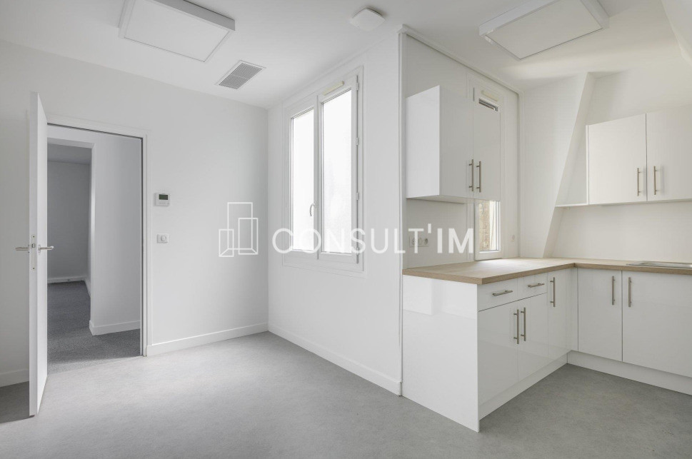 A louer bureaux renovés et climatisés dans le QCA