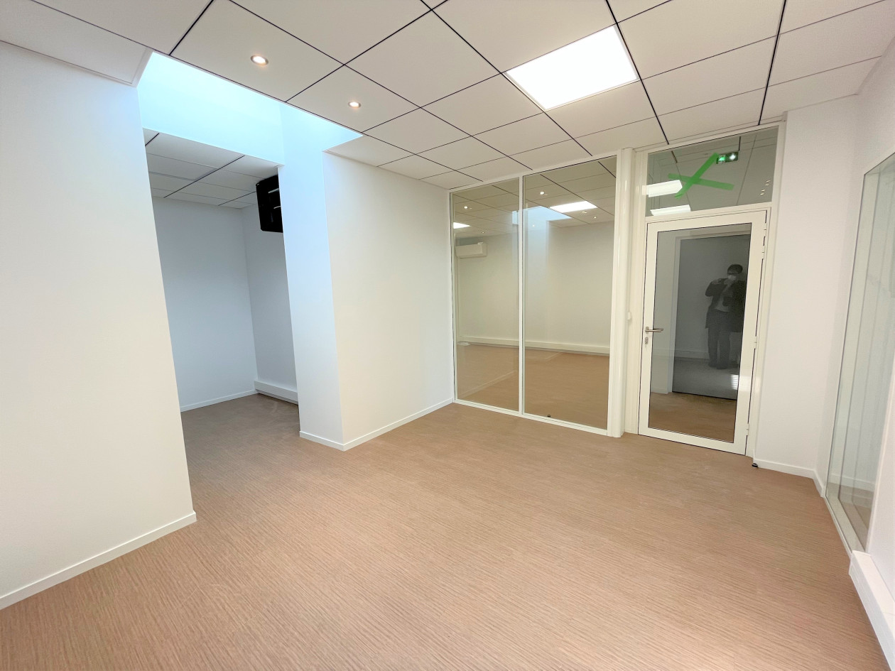 AGEN CENTRE - LOCATION LOCAL PROFESSIONNEL RÉNOVÉ CLIMATISÉ 111 M²