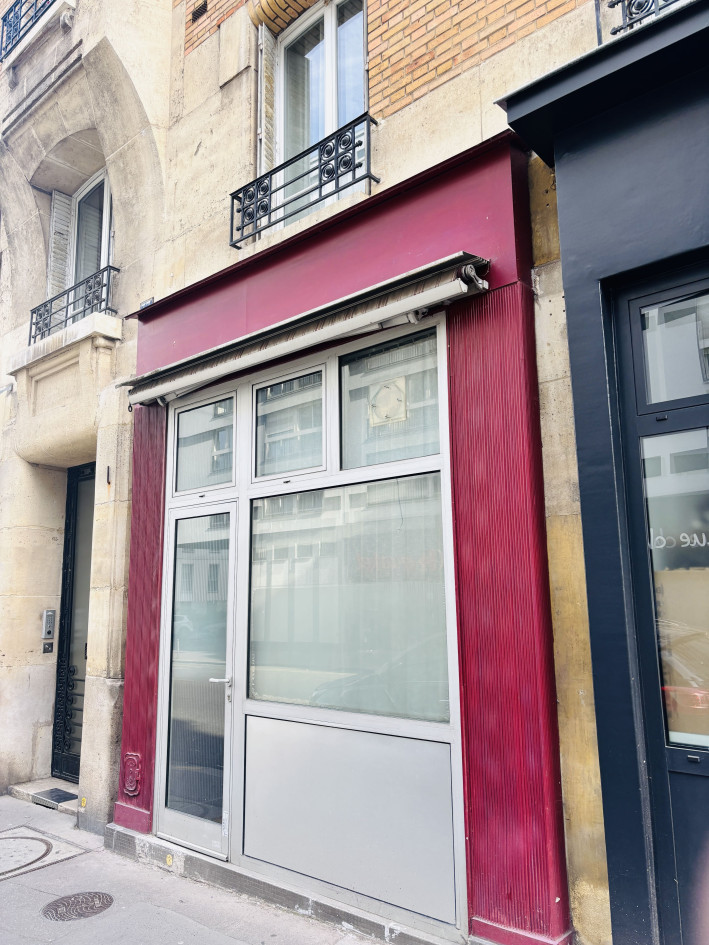 BOUTIQUE + CAVE (ancien cabinet paramédical avec 2 salles de soins)