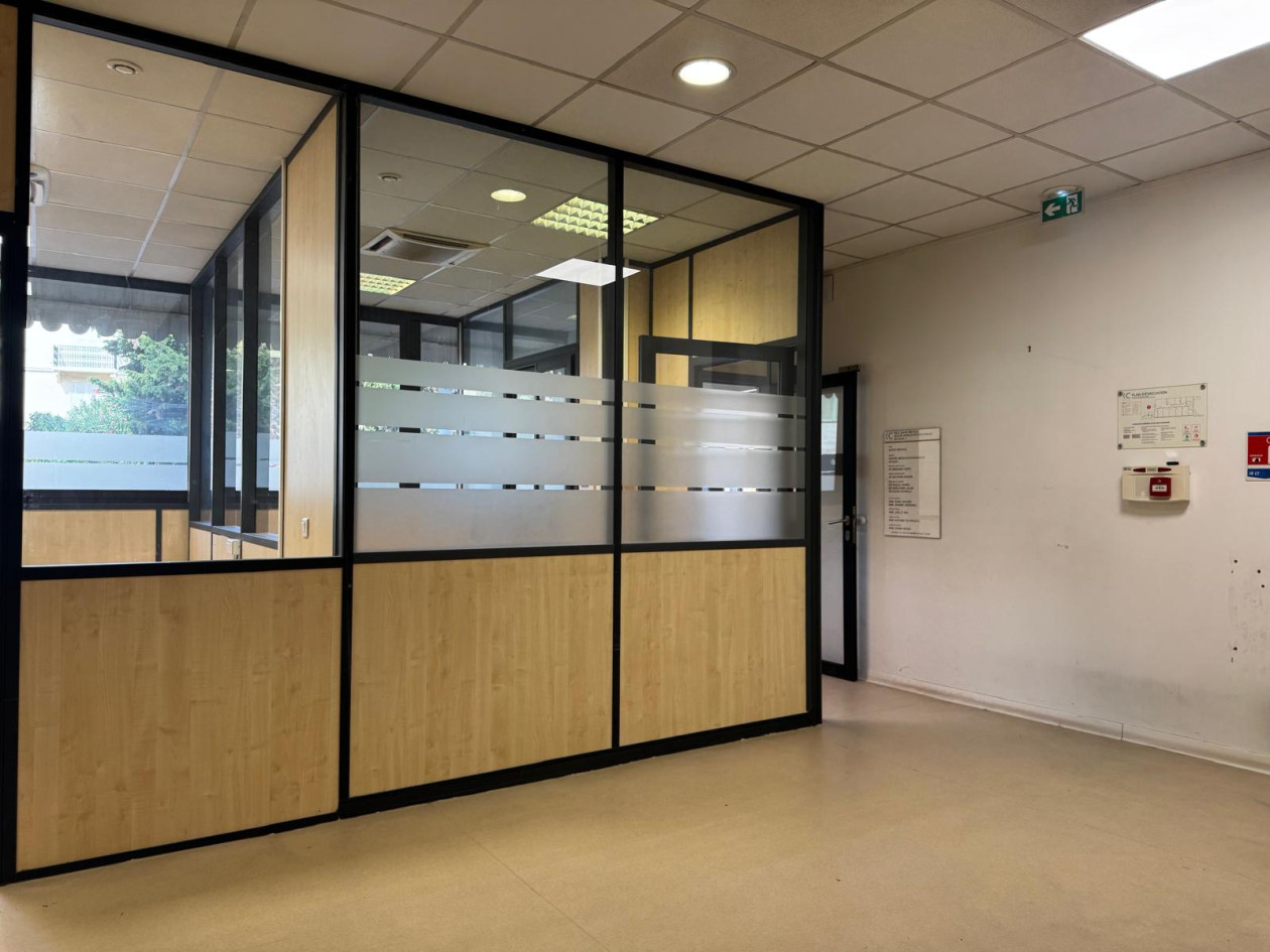 A vendre local professionnel 134m2 CANNES La BOCCA