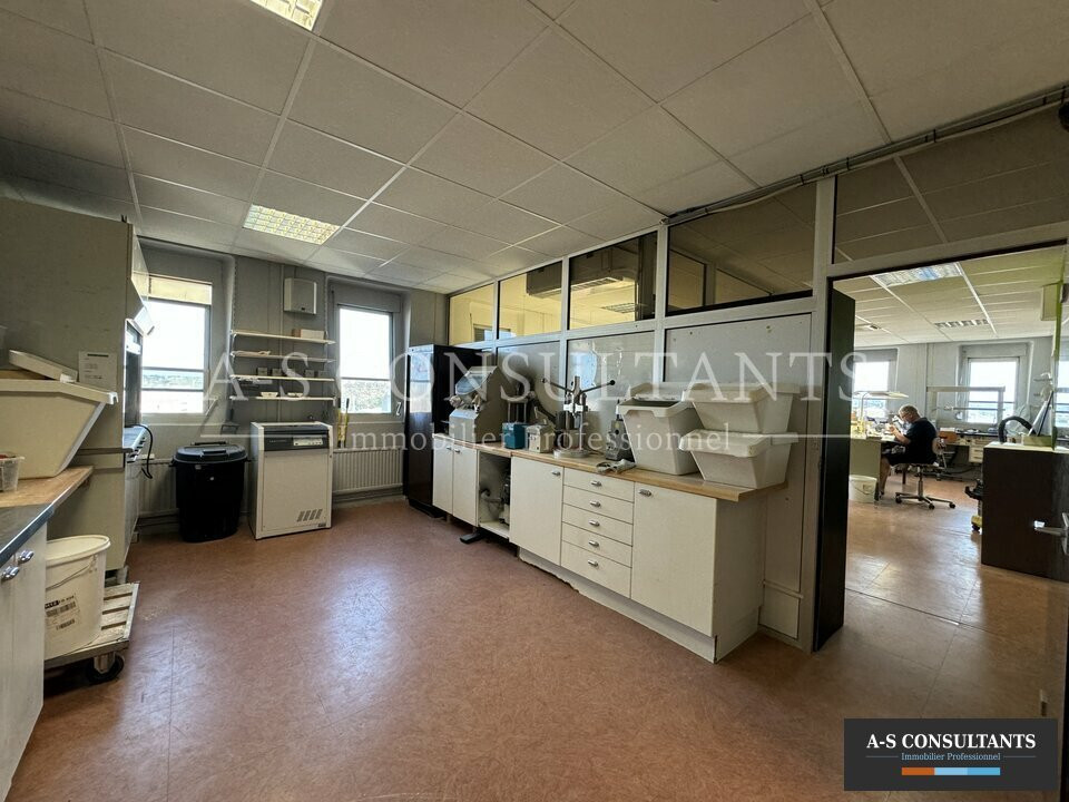 BUREAUX/ Local PROFESSIONNEL A VENDRE