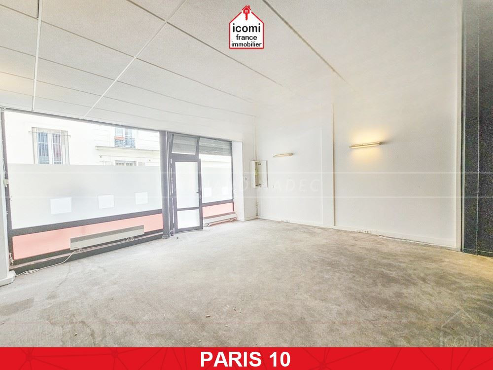 PARIS - Paris 10 (75010) - A VENDRE - LOCAL A USAGE MIXTE DE 40M² AVEC COIN CUISINE ET SDE/WC AMENAGE - BELLE HAUTEUR SOUS PLAFOND - VITRINE AVEC RIDEAU SECURITE