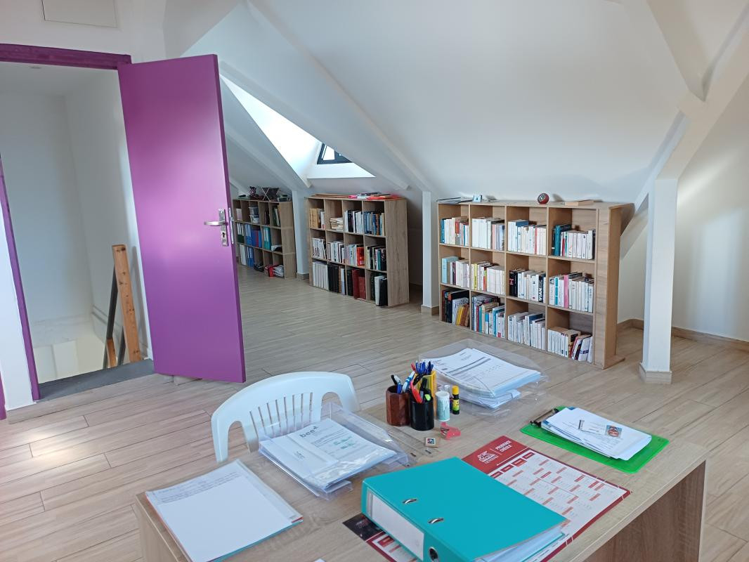 Villa à usage professionnel 214.24 m²