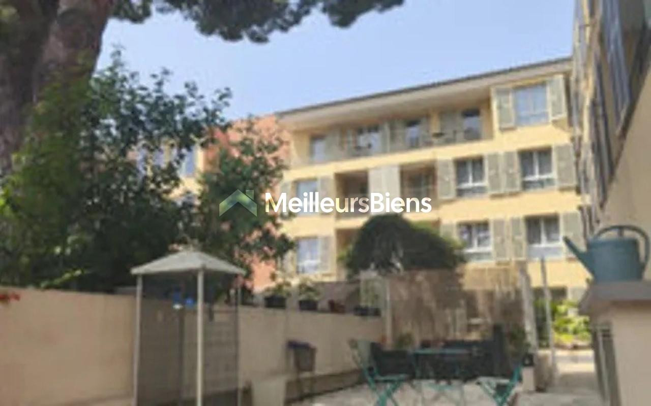 Fréjus centre ville- appartement au rez de chaussée à usage professionnel