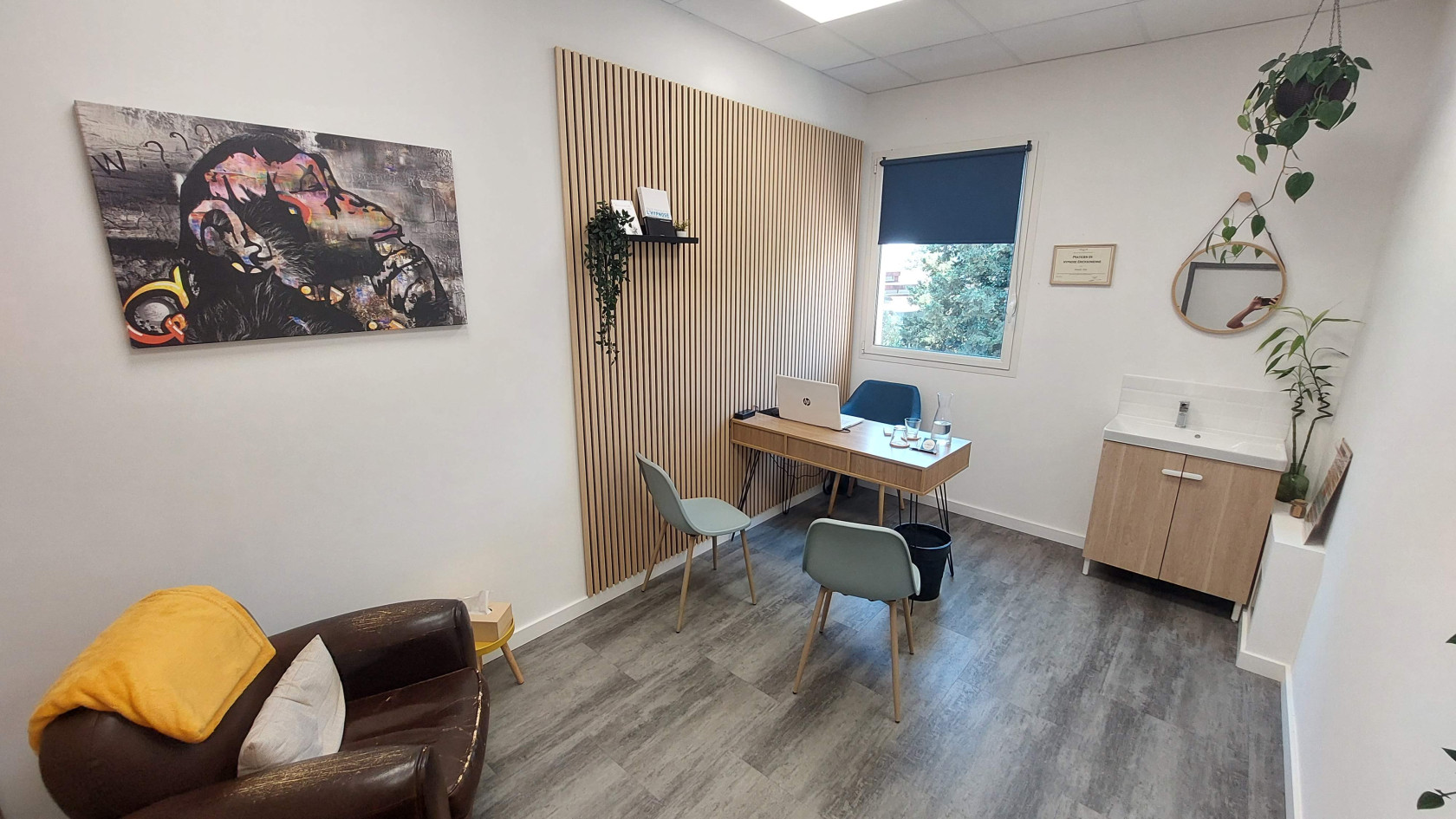 𝗔 𝗟𝗢𝗨𝗘𝗥 – 𝗖𝗮𝗯𝗶𝗻𝗲𝘁 𝗺𝗲́𝗱𝗶𝗰𝗮𝗹 / 𝗣𝗮𝗿𝗮𝗺𝗲́𝗱𝗶𝗰𝗮𝗹 𝘀𝘂𝗿 𝗖𝗮𝗿𝗿𝗼𝘀 (06)