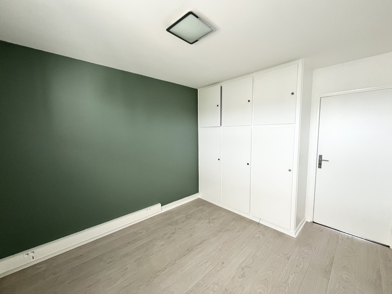 GRADIGNAN CENTRE DANS PÔLE DE SANTÉ LOCAL PROFESSIONNEL CLIMATISÉ 77 M²