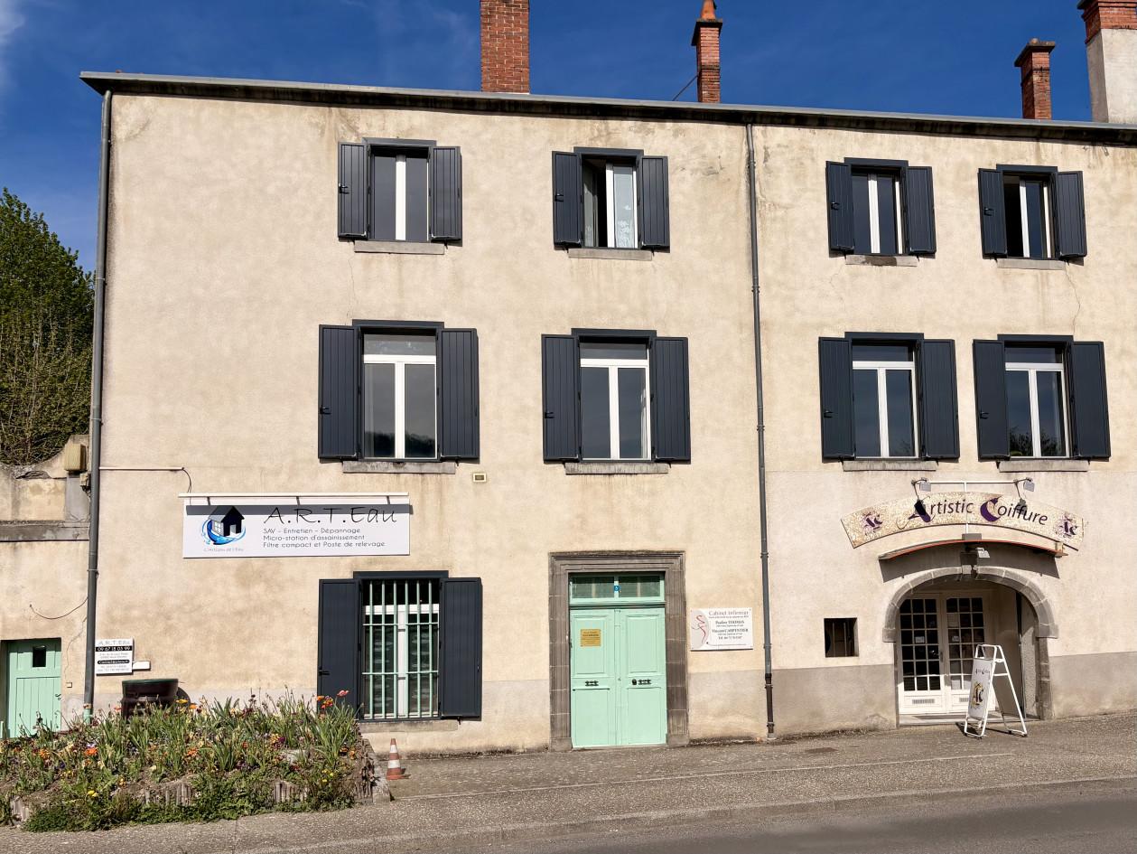 Local spacieux de charme sur Veyre-Monton