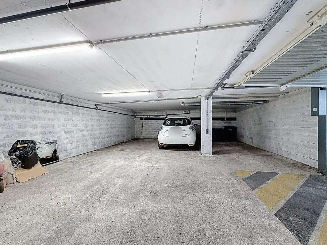 NICE NORD – Murs commerciaux libres 588 m² en RDC + garage 7 véhicules – Accès PMR