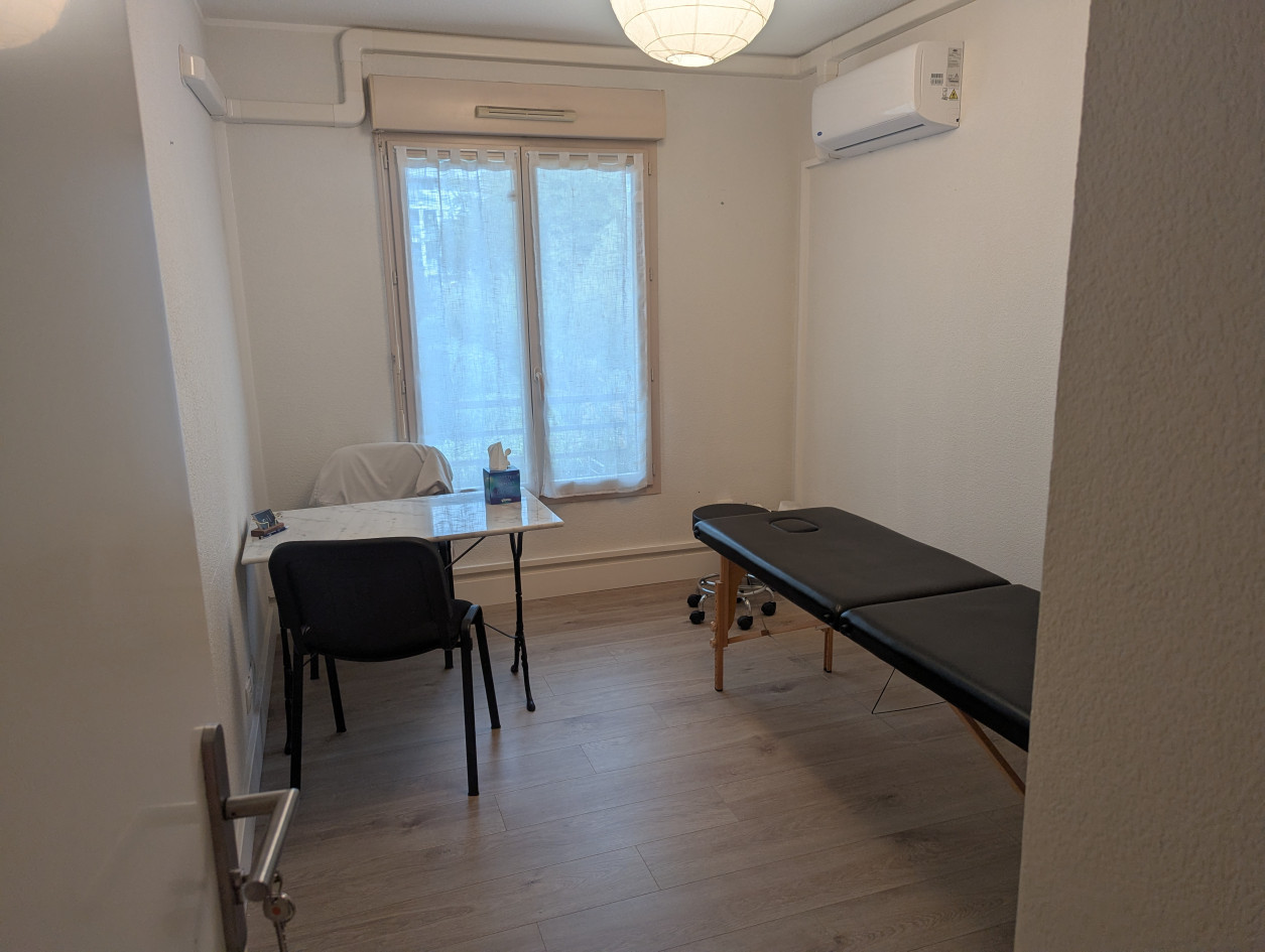 Bureau à louer dans local paramédical