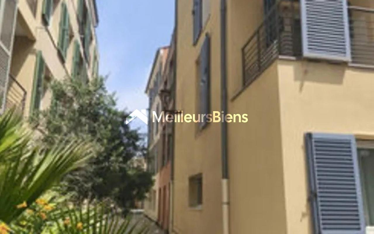 Fréjus centre ville- appartement au rez de chaussée à usage professionnel