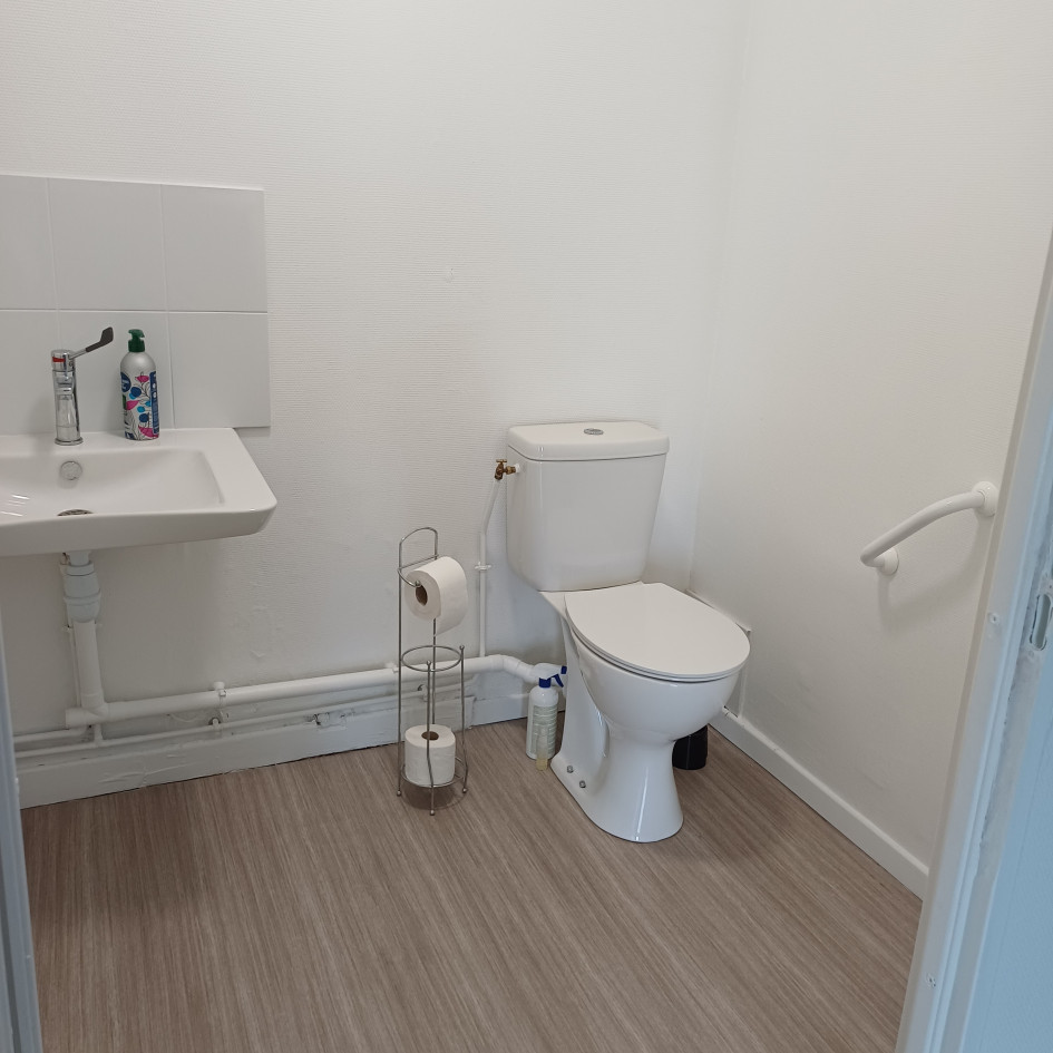 AMIENS NORD (ex-ZFU) – Bureau vide de 19 m² dans Cabinet Médical / Paramédical (AMSOM) – Normes PMR