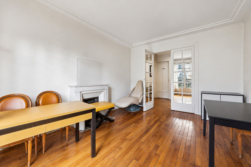 PARIS 15e – 91,5 m² – 4 PIÈCES + LABORATOIRE – IDÉAL CABINET MÉDICAL / PARAMÉDICAL