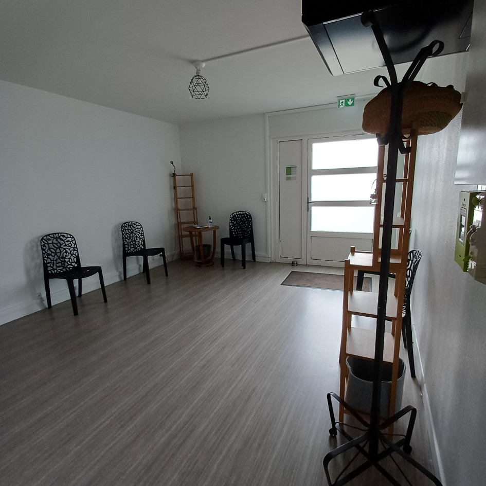 AMIENS NORD (ex-ZFU) – Bureau vide de 19 m² dans Cabinet Médical / Paramédical (AMSOM) – Normes PMR