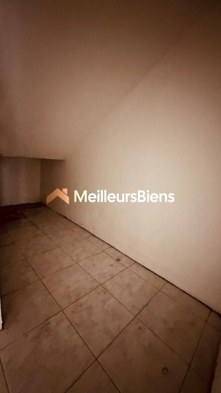 A LOUER GRAND LOCAL DE 106 M² RDC DANS IMMEUBLE AU LAMENTIN