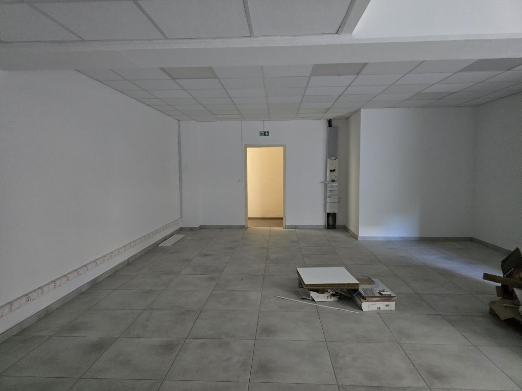 TAMPON - LOCAL / BUREAU DE 121M²