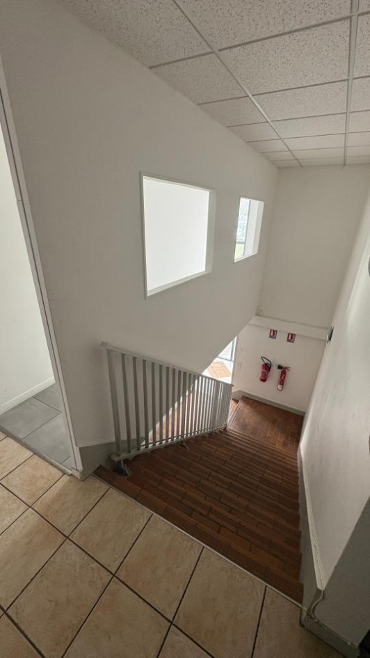 2x Bureaux 14 m² + salle polyvalente 27 m² + salle d'attente commune 30 m²