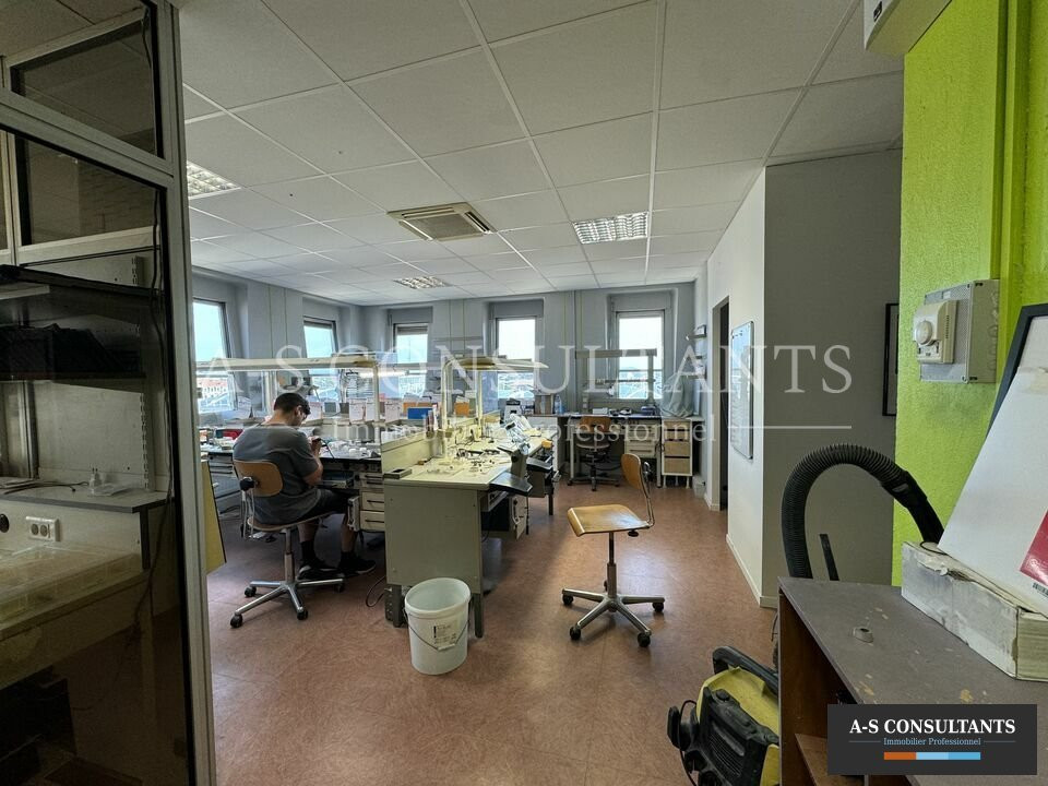 BUREAUX/ Local PROFESSIONNEL A VENDRE