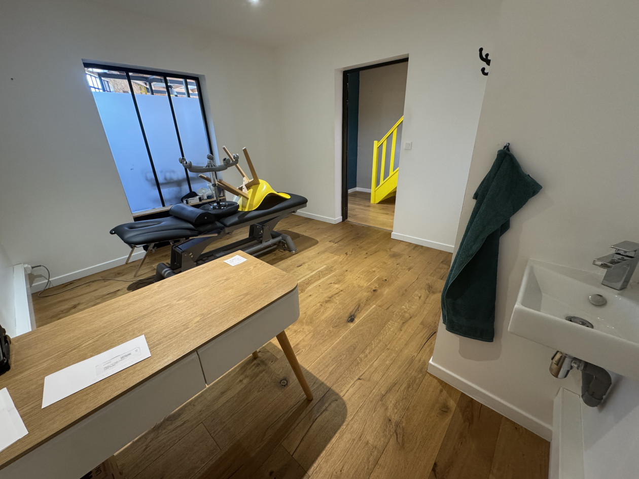 Bureau 18m2 très lumineux Espace Santé & Sport Saumur Balzac