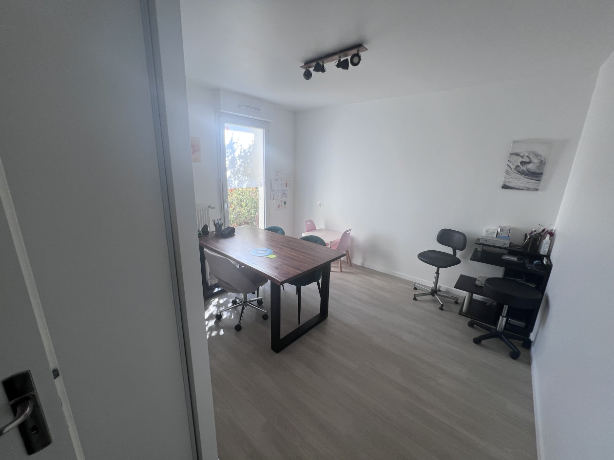 Cabinet 14,5 m² à louer à Conflans-Sainte-Honorine – temps plein – 847 € / mois