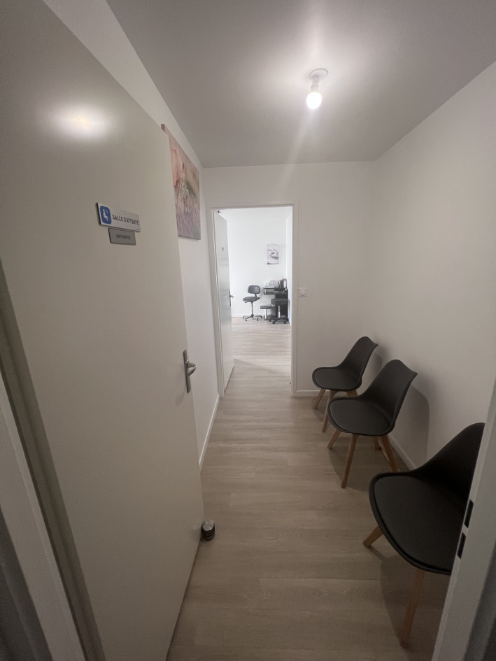 Cabinet 14,5 m² à louer à Conflans-Sainte-Honorine – temps plein – 847 € / mois