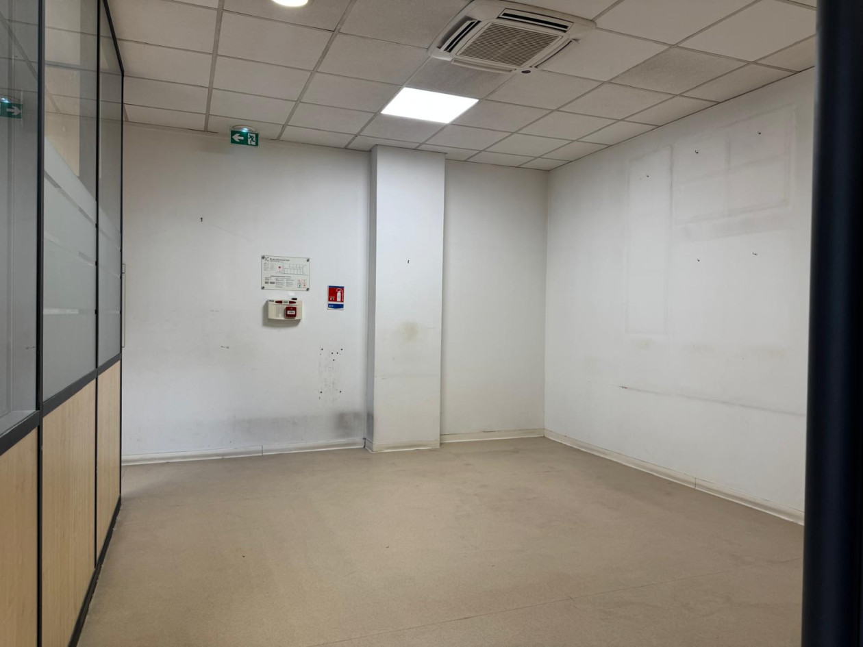 A vendre local professionnel 134m2 CANNES La BOCCA