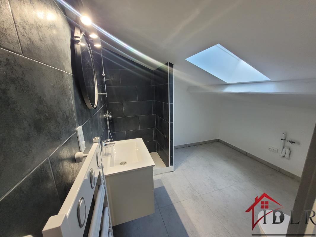 APARTEMENT + LOCAL COMMERCIAL AU CENTRE VILLE DE SERVON - 14
