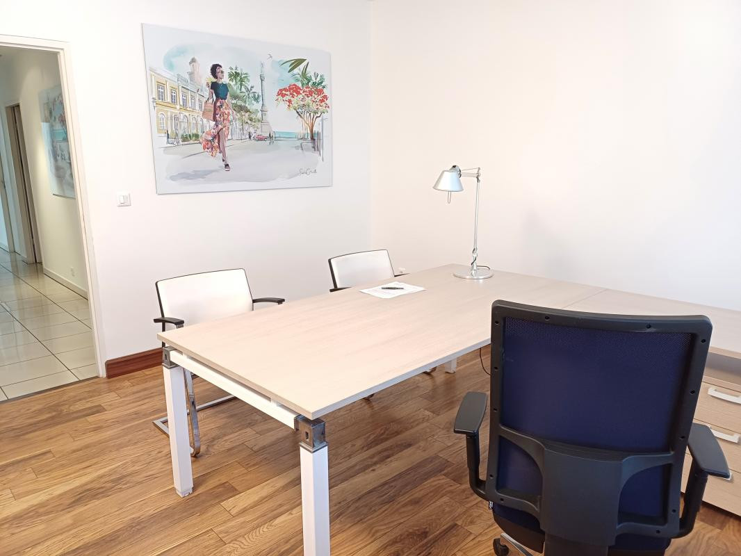 Local professionnel bureaux de 135 m²