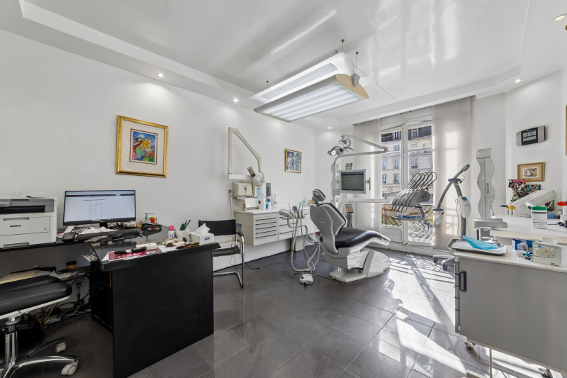 PARIS 15e – 91,5 m² – 4 PIÈCES + LABORATOIRE – IDÉAL CABINET MÉDICAL / PARAMÉDICAL