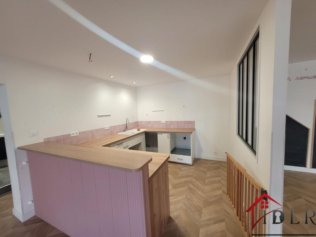 APARTEMENT + LOCAL COMMERCIAL AU CENTRE VILLE DE SERVON - 14