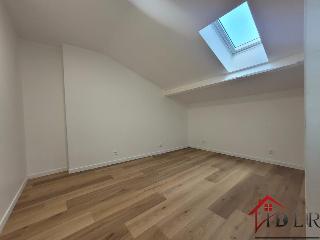 APARTEMENT + LOCAL COMMERCIAL AU CENTRE VILLE DE SERVON - 14