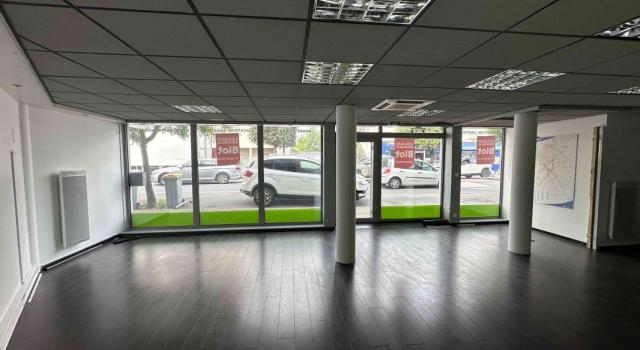 REZE-LES SORINIERES / Local commercial (Bureau / Commerce)