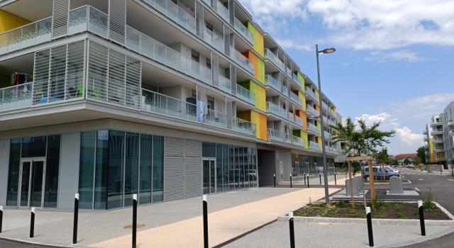 ST GENIS POUILLY - Porte de France - C2 -81.30m²