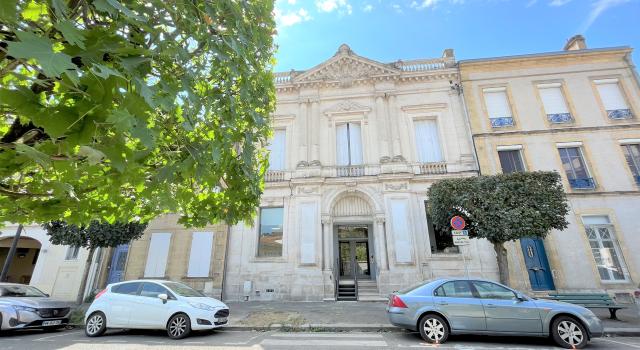 AGEN CENTRE BUREAUX RÉNOVÉS CLIMATISÉS 260 M² JARDIN 80 M²
