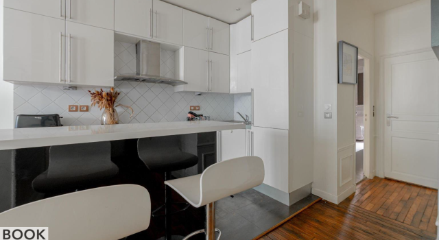 PROCHE TOUR EIFFEL / CHAMP-DE-MARS — Local RDC 65 m², idéal profession libérale