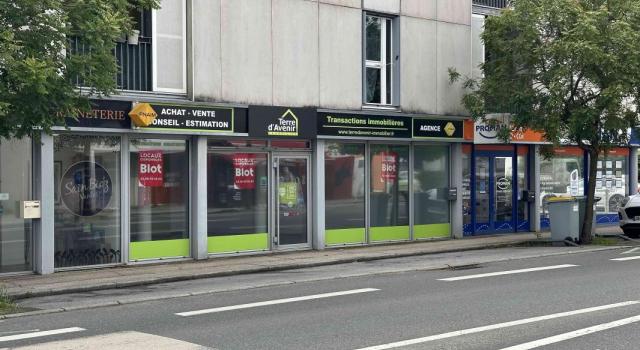 REZE-LES SORINIERES / Local commercial (Bureau / Commerce)