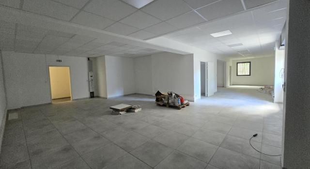 TAMPON - LOCAL / BUREAU DE 121M²