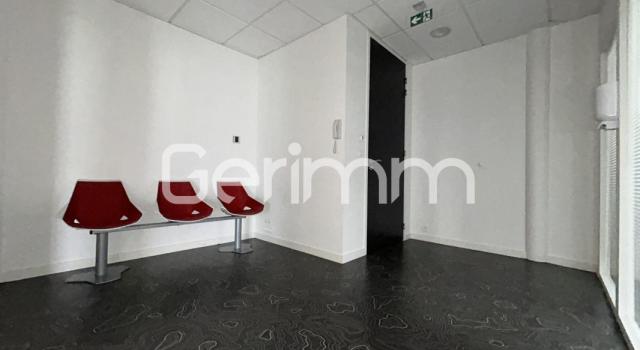 Location - Immeuble de bureaux - 71,28 m² - VOIRON