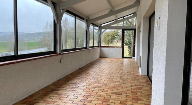 Bâtiment commercial sur 5642 m² de terrain