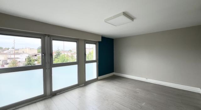 GRADIGNAN CENTRE DANS PÔLE DE SANTÉ LOCAL PROFESSIONNEL CLIMATISÉ 77 M²