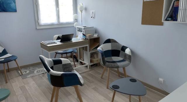 Loue  cabinet 10m2 Montigny-le-Bretonneux