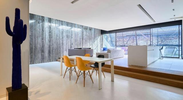 Vieux Lille immeuble de bureaux avec appartement et parkings