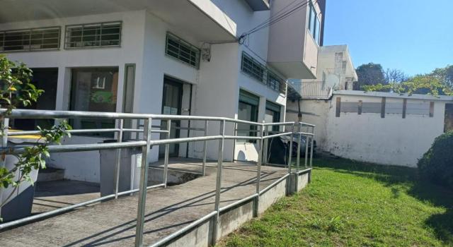 Local professionnel ou commercial 72 m²