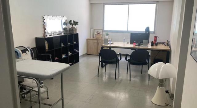 LOCATION - LOCAL PROFESSIONNEL CENTRE-VILLE - 63M2 - 950 EUR