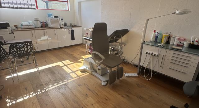 Bureau 18m2 très lumineux Espace Santé & Sport Saumur Balzac