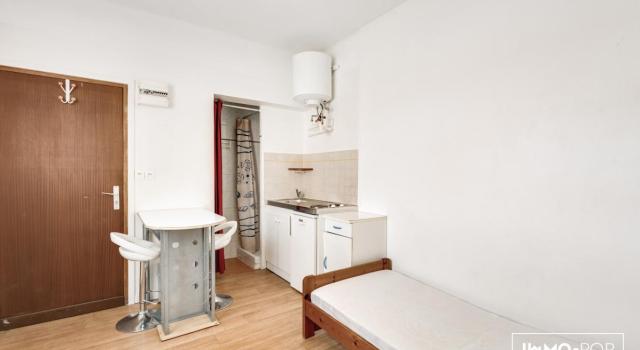 Maison divisée en 4 studios, sur terrain de 249m² avec jardin à Vitry-sur-Seine (limite VILLEJUIF)