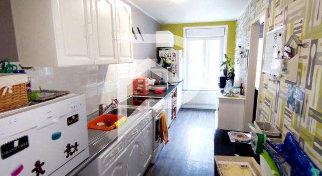 Immeuble à usage commercial et d'habitation