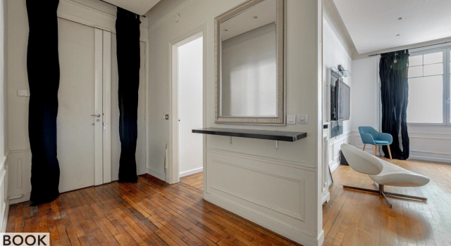 PROCHE TOUR EIFFEL / CHAMP-DE-MARS — Local RDC 65 m², idéal profession libérale