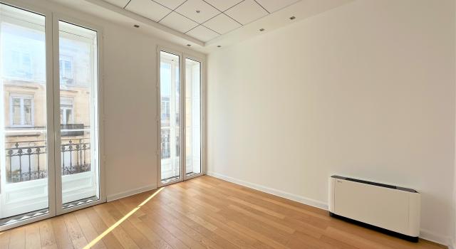 BORDEAUX CENTRE LOCATION BUREAUX RÉNOVÉS 265 M² AVEC EXTÉRIEUR
